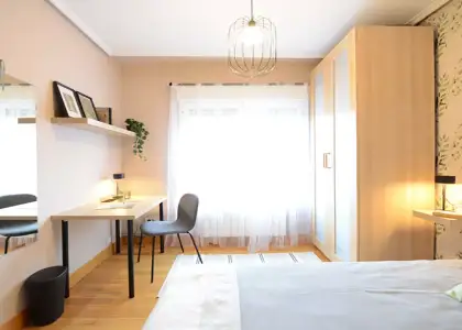 Habitación en alquiler en un apartamento de 3 dormitorios en Txurdinaga en Bilbao