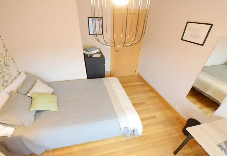 Habitación en alquiler en un apartamento de 3 dormitorios en Txurdinaga en Bilbao