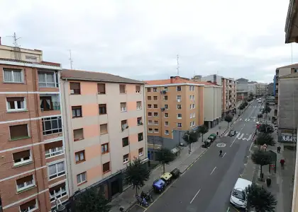 Habitación en piso compartido de 2 habitaciones en Larraskitu, gastos incluidos, ideal para profesionales y estudiantes. en Bilbao