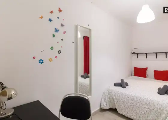 Habitación en piso compartido de 3 dormitorios en alquiler en Santa Eulàlia, con todos los gastos incluidos en Barcelona