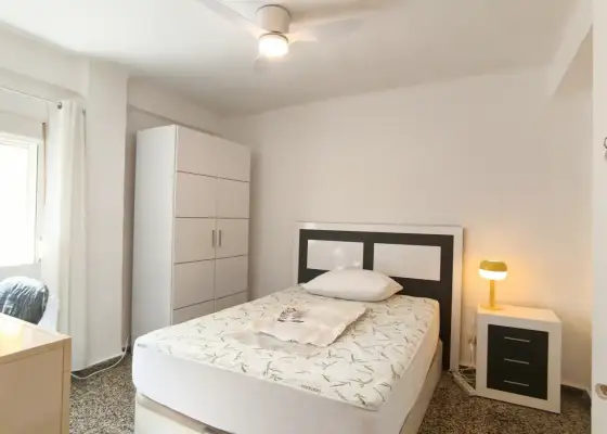 Habitación en piso compartido de 3 habitaciones en alquiler en Nuevo San Andrés, Málaga.