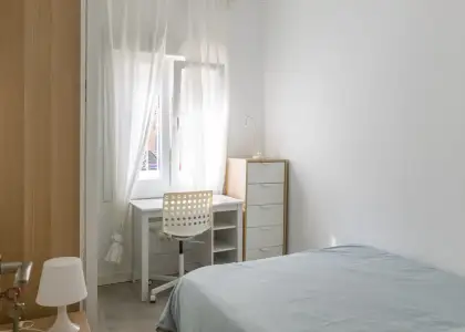 Habitación en piso compartido de 3 habitaciones en Zaragoza, gastos incluidos. en Zaragoza