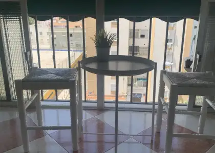 Habitación en piso compartido de 4 dormitorios en alquiler en Jardín de Málaga, solo para profesionales en Málaga