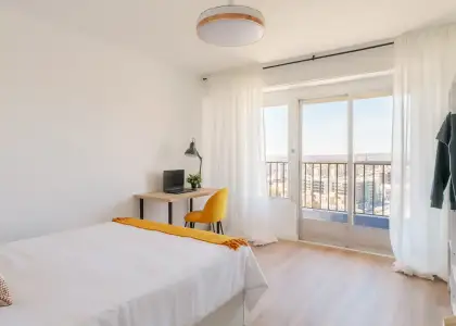 Habitación en piso compartido de 5 habitaciones en Alicante, no fumadores, no se admiten mascotas. en Alicante (Alacant)