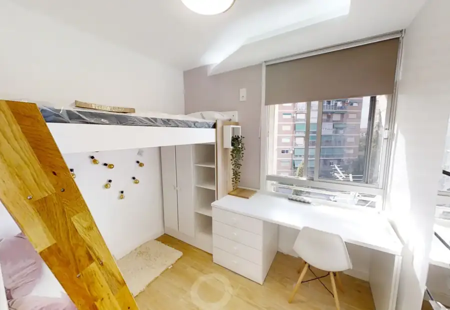 Habitación en piso compartido de 5 habitaciones en Casería de Montijo, con todos los gastos incluidos, ideal para mujeres profesionales o estudiantes. en Granada