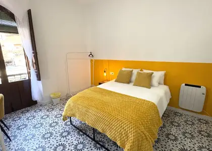 Habitación en piso compartido de 6 habitaciones en alquiler en Albaycín perfecta para chicas, profesionales y estudiantes en Granada