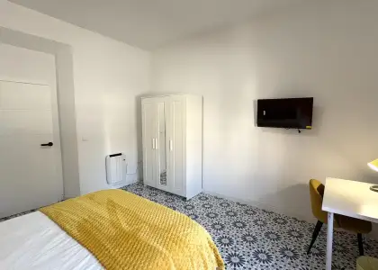 Habitación en piso compartido de 6 habitaciones en alquiler en Albaycín perfecta para chicas, profesionales y estudiantes en Granada