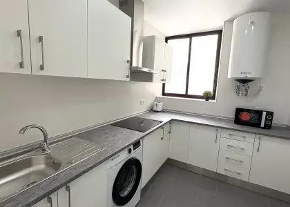 Habitación en piso compartido de 6 habitaciones en alquiler en Albaycín perfecta para chicas, profesionales y estudiantes en Granada