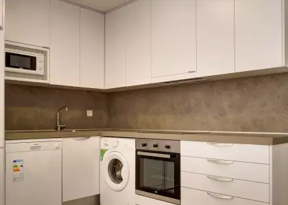 Habitación en piso compartido de 6 habitaciones en Zaragoza, ideal solo para mujeres profesionales. en Zaragoza