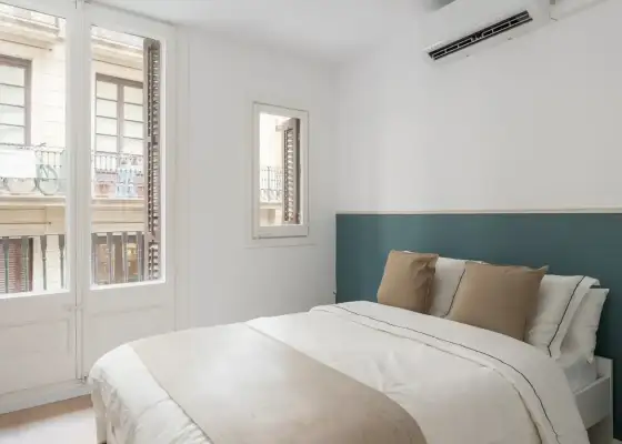 Habitación en un piso compartido de 15 habitaciones en alquiler en El Raval. en Barcelona