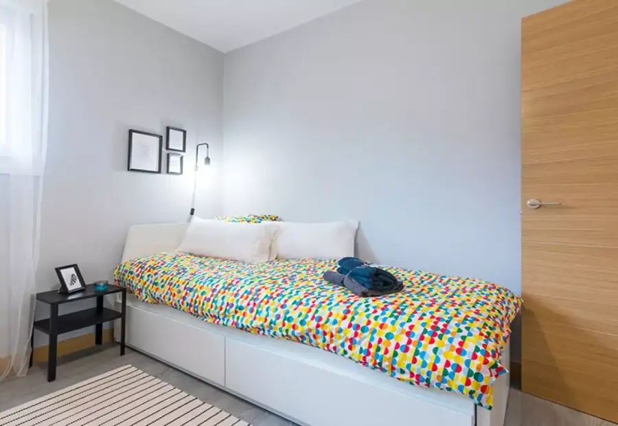 Habitación en un piso compartido de 3 habitaciones en alquiler en Arabella, todos los gastos incluidos. en Bilbao