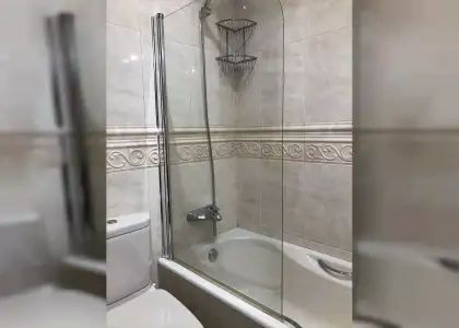 Habitación en un piso compartido de 4 habitaciones en alquiler en Indautxu, todos los gastos incluidos. en Bilbao