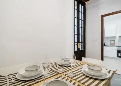 Habitación en un piso compartido de 6 habitaciones en alquiler en la Dreta de l'Eixample, solo para profesionales. en Barcelona