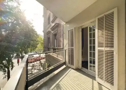 Habitación en un piso compartido de 7 dormitorios en alquiler en Sant Antoni en Barcelona