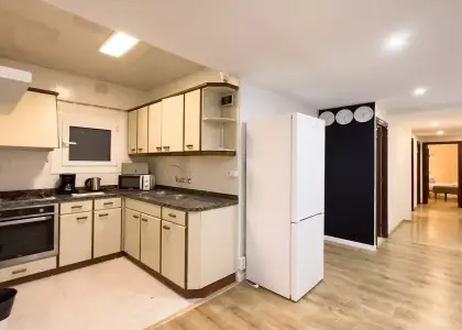 Habitación en un piso compartido de 7 dormitorios en alquiler en Sant Antoni en Barcelona