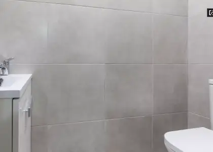 Habitación interior en apartamento de 5 dormitorios en Russafa, Valencia en Valencia