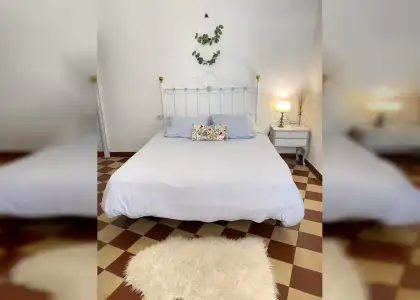 Se alquila habitación en piso compartido de 4 habitaciones en Centro Histórico, todos los gastos incluidos. en Málaga