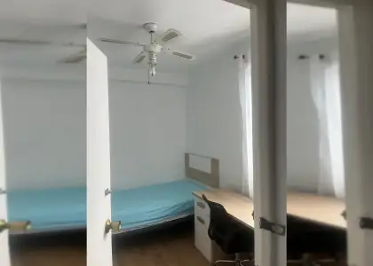 Se alquila habitación en piso compartido de 4 habitaciones en Huerta de la Reina en Córdoba