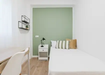 Se alquila habitación en piso compartido de 4 habitaciones en La Malva-Rosa en Valencia