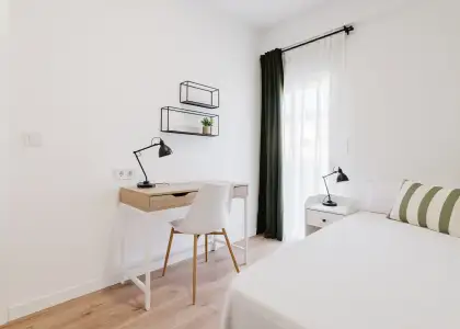 Se alquila habitación en piso compartido de 4 habitaciones en La Malva-Rosa en Valencia