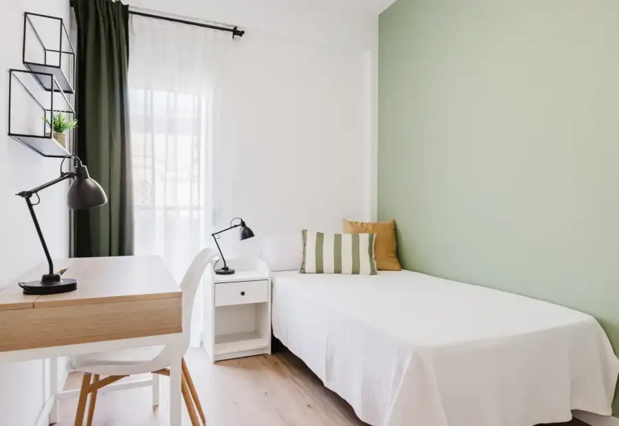 Se alquila habitación en piso compartido de 4 habitaciones en La Malva-Rosa en Valencia