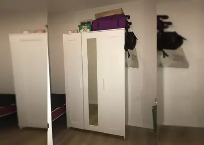 Se alquila habitación en piso compartido de 4 habitaciones en la Nova Esquerra de l'Eixample, gastos incluidos en Barcelona