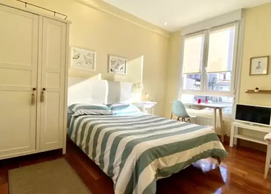 Se alquila habitación en piso compartido de 5 habitaciones en Basurtu, gastos incluidos. en Bilbao