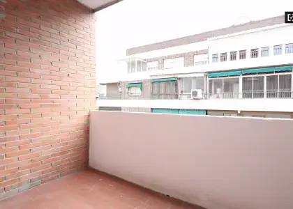 Se alquila habitación en piso compartido de 5 habitaciones en Camino de Ronda, profesionales y estudiantes bienvenidos en Granada
