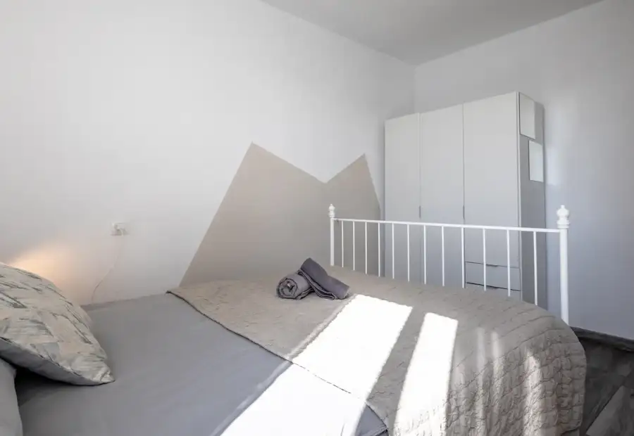 Se alquila habitación en piso compartido de 5 habitaciones en L'Illa Perduda. en Valencia