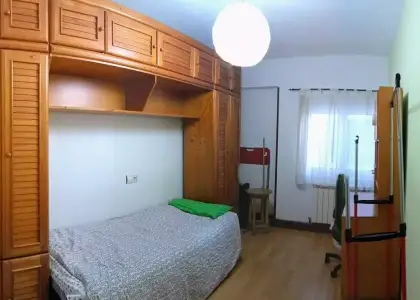 Se alquila habitación en piso de 3 habitaciones en Oviedo en Oviedo