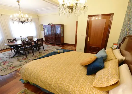 Se alquila habitación en piso de 4 dormitorios en Indautxu, Bilbao.