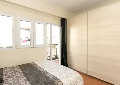 Se alquila habitación en piso de 4 habitaciones en Granada en Granada