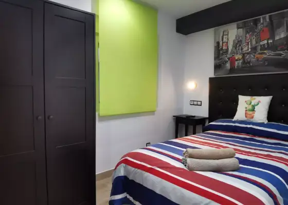 Se alquila habitación en piso de 4 habitaciones en Oviedo