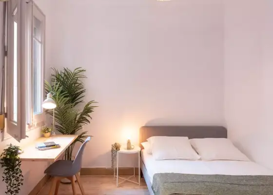 Se alquila habitación en piso de 6 habitaciones en Barcelona
